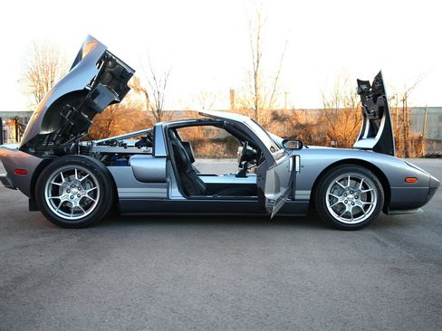 Used 2006 Ford GT image 40