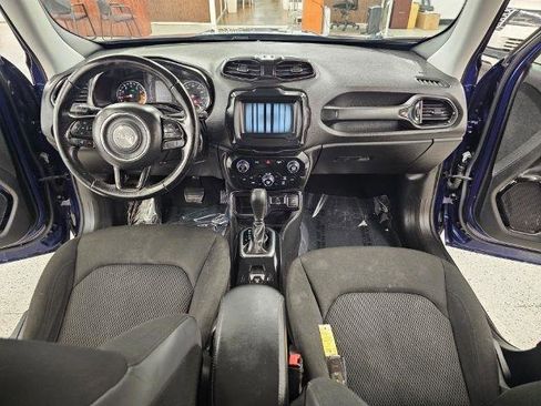 Used 2018 Jeep Renegade Altitude FWD image 9