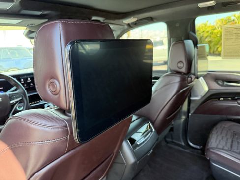 Certified 2022 Cadillac Escalade Premium Luxury Platinum image 19