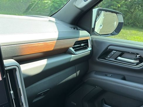 Used 2025 GMC Yukon Denali w/ Sun & Power Step Package AWD/4WD image 20