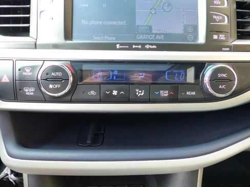 Used 2019 Toyota Highlander FWD V6 image 44