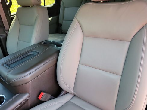 Used 2022 Chevrolet Tahoe Z71 w/ Luxury Package image 6