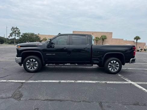 Used 2024 Chevrolet Silverado 2500 LT AWD/4WD image 9