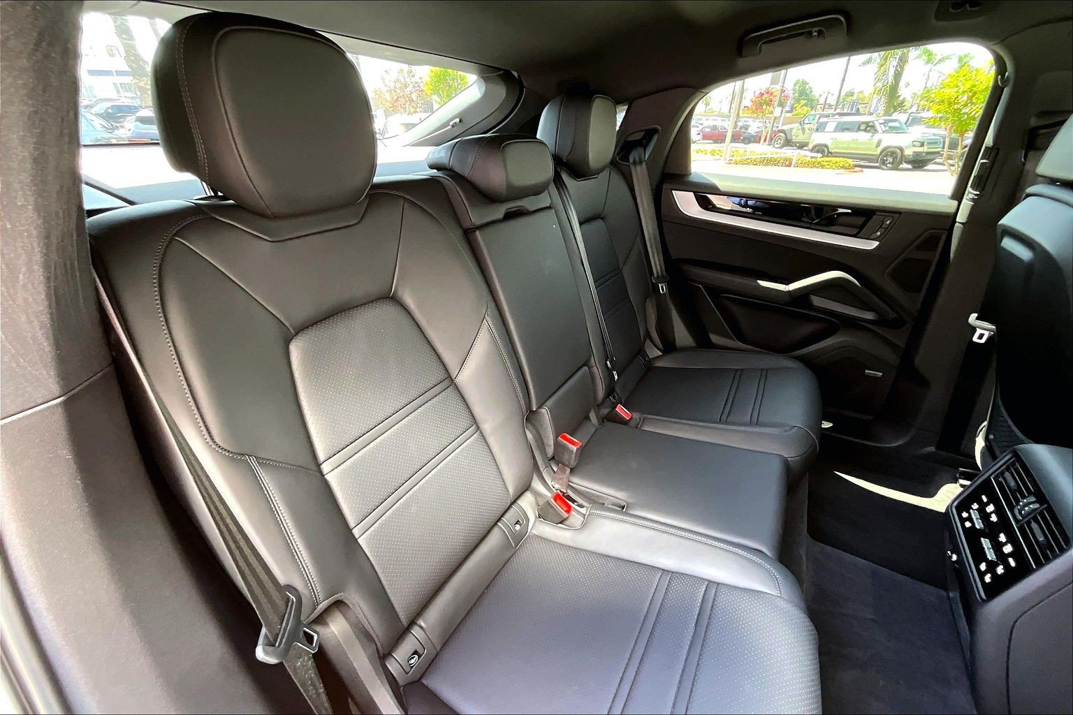 Used 2024 Porsche Cayenne Coupe AWD/4WD image 27