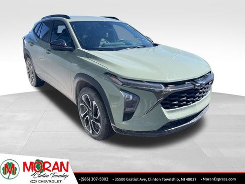 Certified 2024 Chevrolet Trax RS w/ Driver Confidence Package FWD image 2