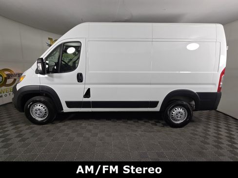 Used 2025 RAM ProMaster 2500 w/ Safety Group FWD image 4