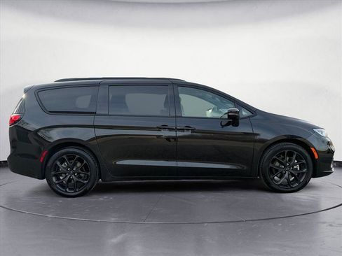 Used 2024 Chrysler Pacifica Limited w/ S Appearance Package image 7