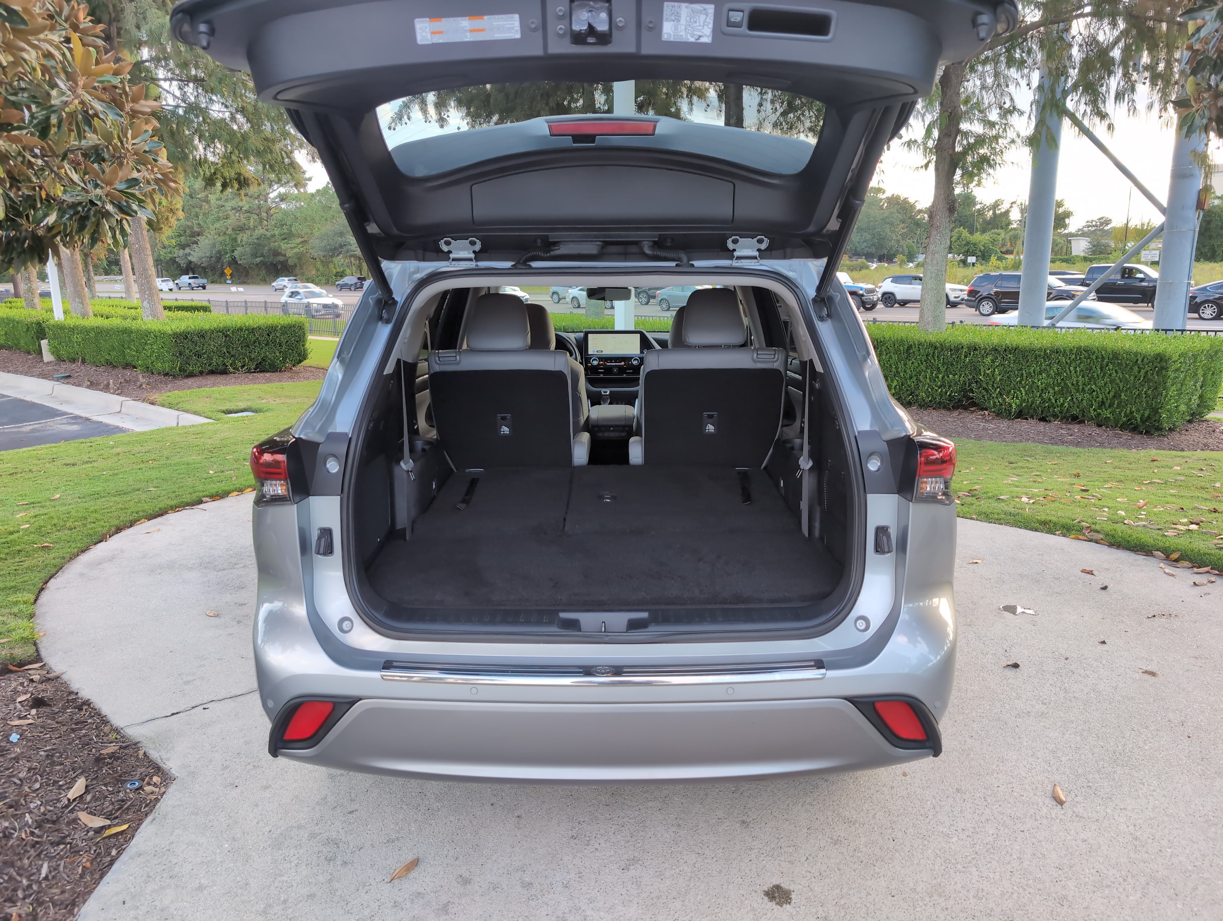Used 2023 Toyota Highlander Platinum FWD image 33