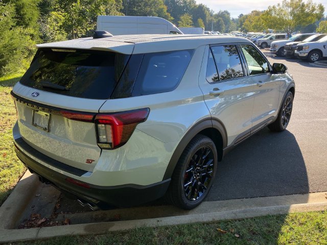 Used 2027 Ford Explorer ST w/ Sun And Sound Package AWD/4WD image 33