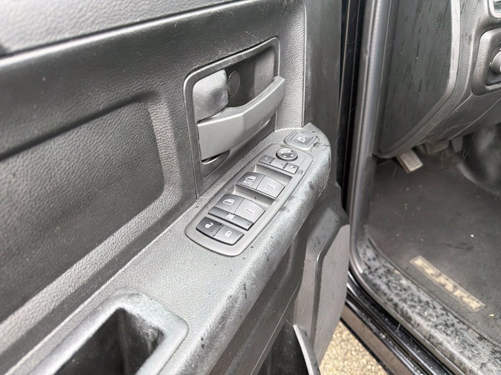 Used 2024 RAM 3500 2WD Crew Cab DRW image 13