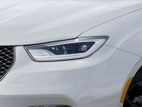 New 2026 Chrysler Pacifica Limited image 10