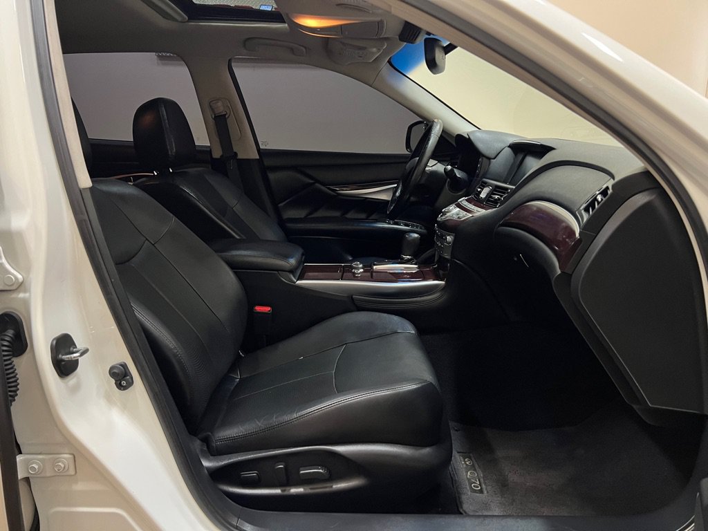 Used 2018 INFINITI Q70 L 3.7 RWD image 26