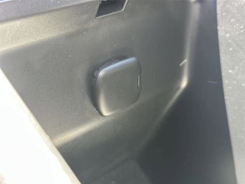 Used 2025 Toyota Camry SE w/ Convenience Package image 31