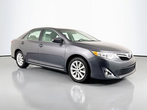 Used 2013 Toyota Camry XLE FWD image 3