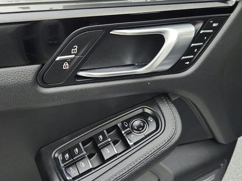 Used 2024 Porsche Macan S AWD/4WD image 24
