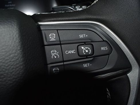 New 2025 Jeep Grand Cherokee Altitude w/ MOPAR Finishing Package AWD/4WD image 17
