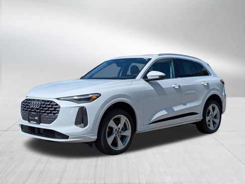 Certified 2025 Audi Q5 Premium w/ Premium Plus AWD/4WD image 3