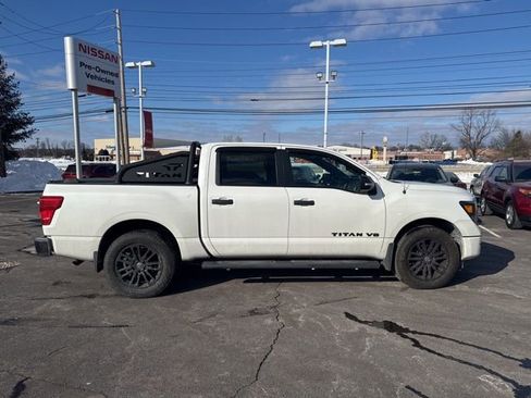 Used 2018 Nissan Titan SV w/ SV Convenience Package image 8