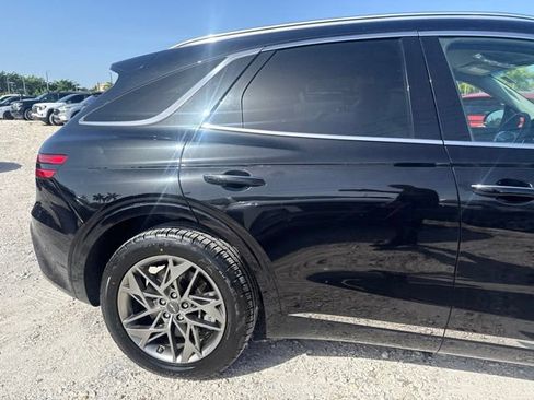 Used 2025 Genesis GV70 2.5T AWD/4WD image 5