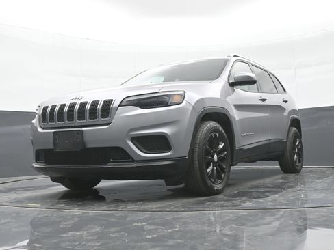 Used 2020 Jeep Cherokee Latitude w/ Cold Weather Group FWD image 43