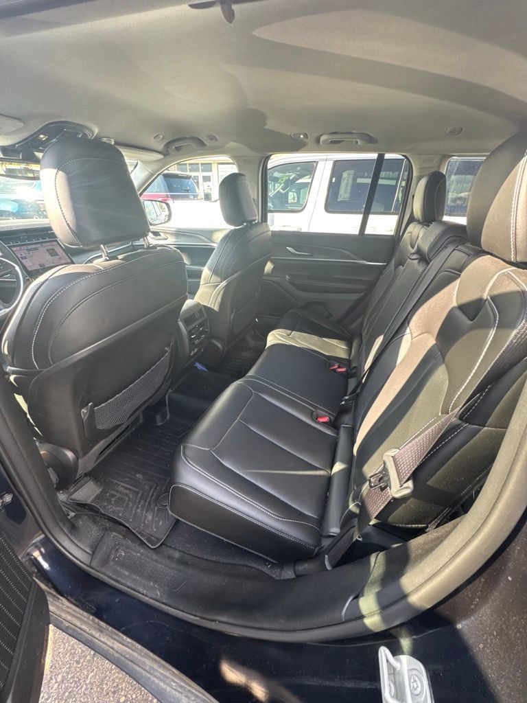Used 2023 Jeep Grand Cherokee Limited AWD/4WD image 18