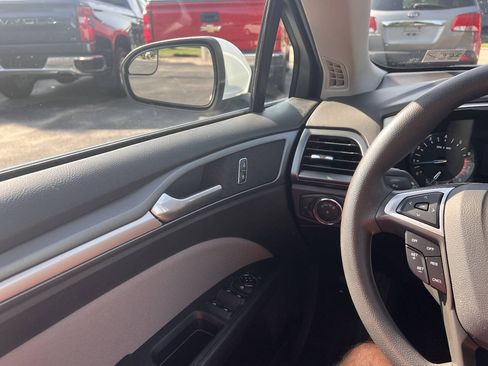 Used 2016 Ford Fusion S FWD image 10