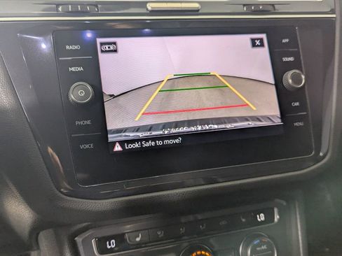 Used 2021 Volkswagen Tiguan SE R-Line image 26