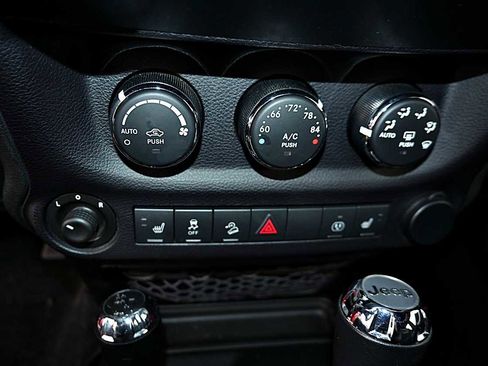 Used 2015 Jeep Wrangler Unlimited Sahara image 23