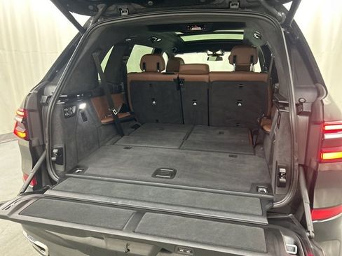 Used 2024 BMW X7 xDrive40i w/ M Sport Package image 32