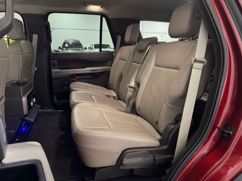 Used 2019 Ford Expedition XLT w/ Equipment Group 202A RWD image 30