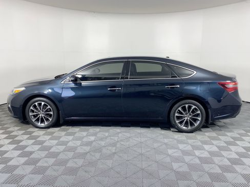 Used 2016 Toyota Avalon XLE Premium image 2