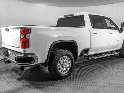 Used 2022 Chevrolet Silverado 2500 LT w/ Convenience Package AWD/4WD image 9