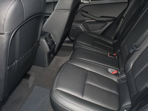 New 2026 Porsche Macan image 23