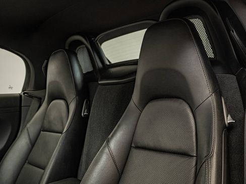 Used 2017 Porsche 718 Boxster S image 34