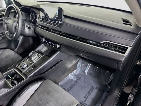 Used 2024 Mitsubishi Outlander SE Black Edition image 30