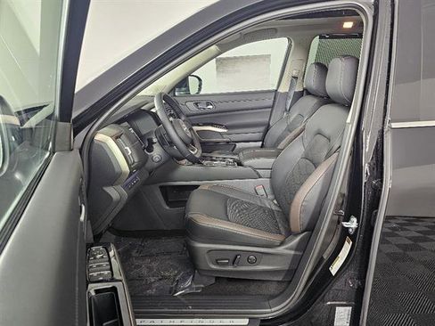 New 2025 Nissan Pathfinder Platinum AWD/4WD image 29