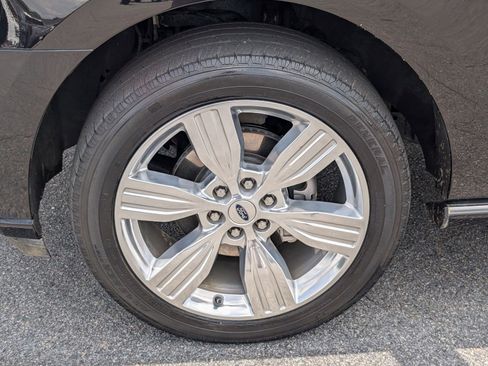 Used 2023 Ford Expedition Platinum AWD/4WD image 13