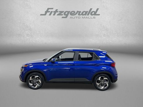 Used 2023 Hyundai Venue Limited w/ Cargo Package FWD image 2
