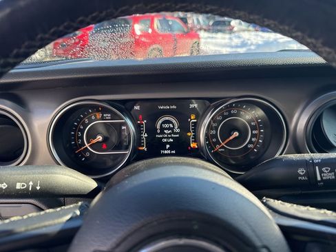 Used 2022 Jeep Gladiator Willys image 12