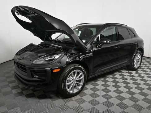Used 2025 Porsche Macan image 34