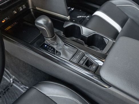 Used 2025 Toyota Camry SE w/ Convenience Package image 12