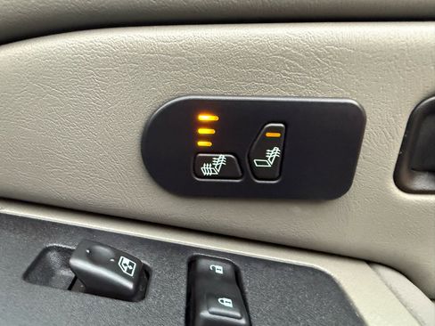 Used 2005 Chevrolet Avalanche 2500 w/ Preferred Equipment Group image 29