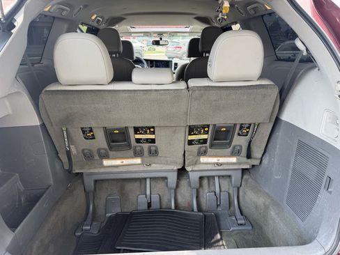 Used 2017 Toyota Sienna XLE AWD/4WD image 15