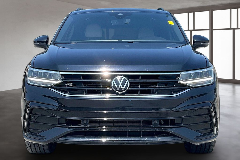 Used 2023 Volkswagen Tiguan SE R-Line FWD image 2