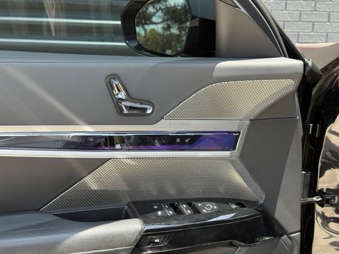 Used 2023 BMW 740i RWD image 17