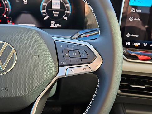 New 2026 Volkswagen Tiguan SE image 18