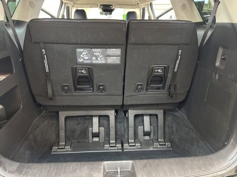 Used 2024 Kia Carnival EX FWD image 18
