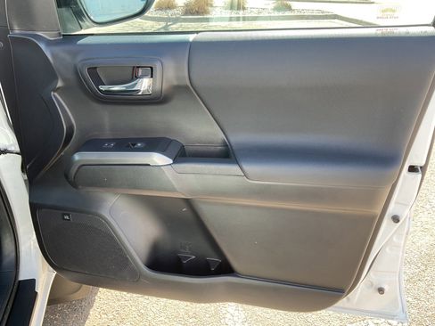 Used 2020 Toyota Tacoma TRD Off-Road w/ TRD Premium Off Road Package image 12