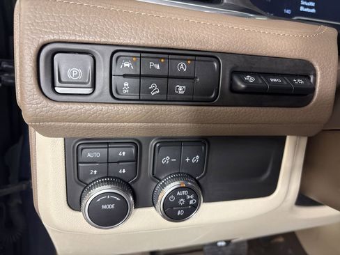 Used 2023 GMC Yukon Denali AWD/4WD image 25
