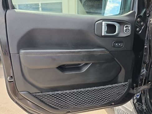 Used 2021 Jeep Gladiator Overland AWD/4WD image 16